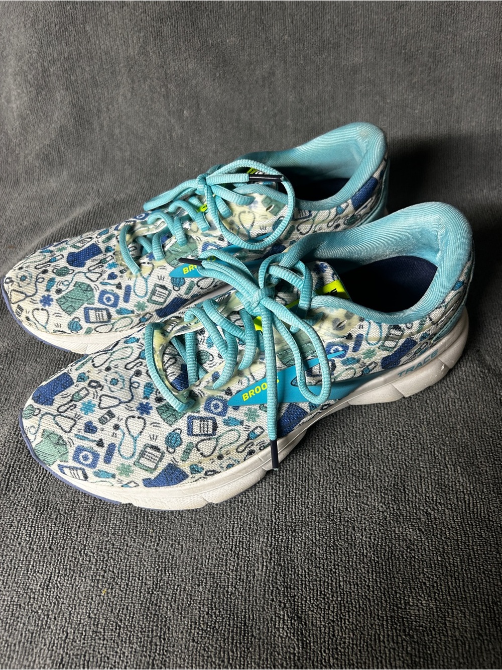 Brooks Trace 2 Women’s 8.5 Hero Medical Nurse Scrub Print Running Shoes